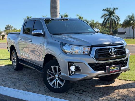 TOYOTA HILUX 2.8 SRV 4X4 CD 16V DIESEL 4P AUTOMÁTICO TOYOTA HILUX 2.8 SRV 4X4 CD 16V DIESEL 4P AUTOMÁTICO